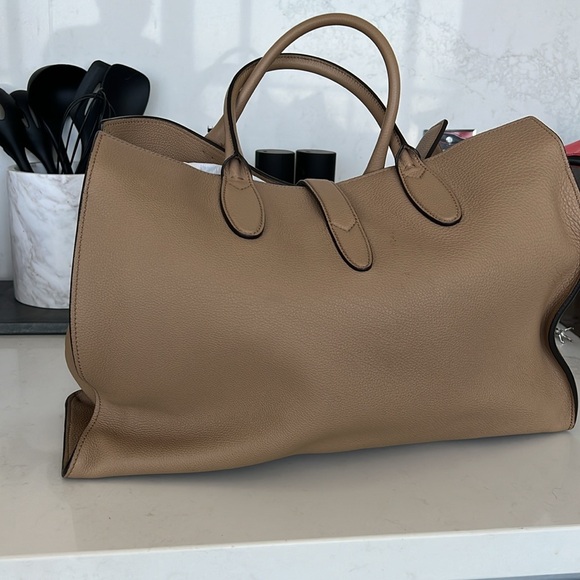 GUCCI TOTE JACKIE ,CAMEL COLOR,ONLY WORN ONCE - Picture 2 of 8